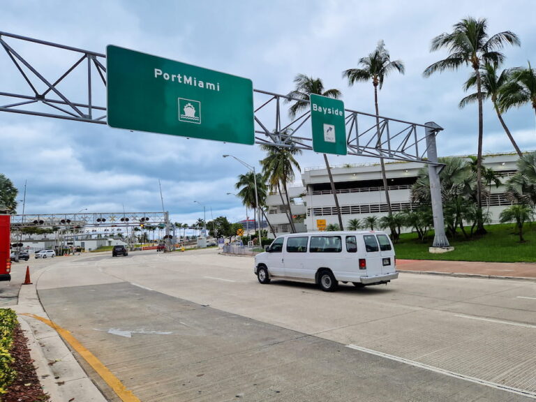 Cruise shuttle bus to Port of Miami